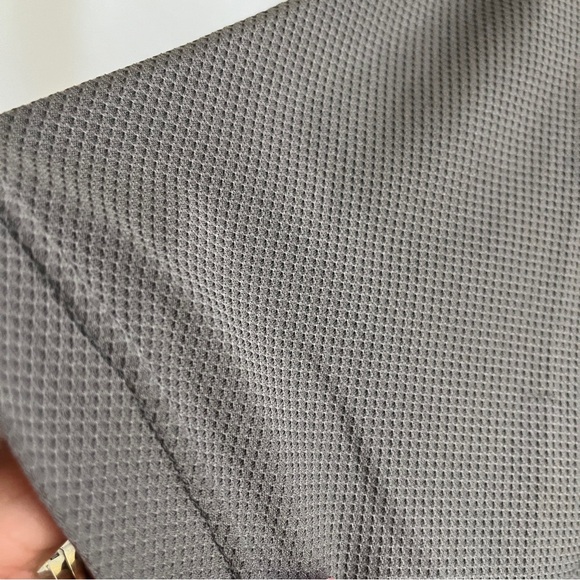 Duluth Trading co gray tee men’s size L, honeycomb knit activewear relaxed fit - Picture 3 of 5